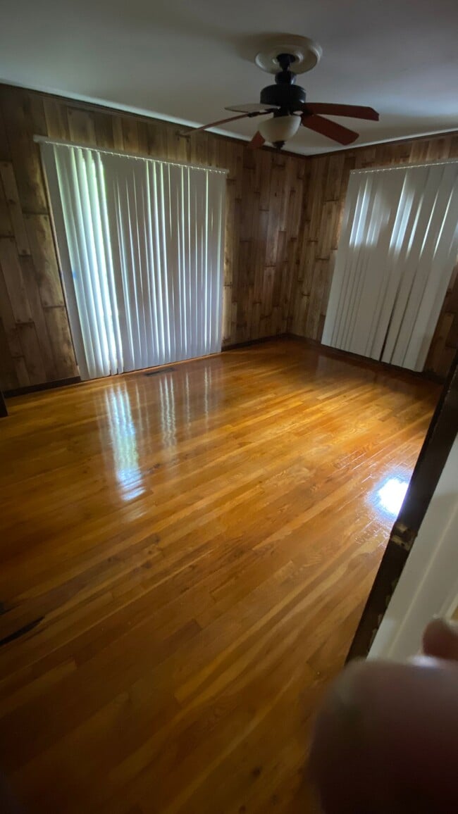 Building Photo - 843 Reaves St