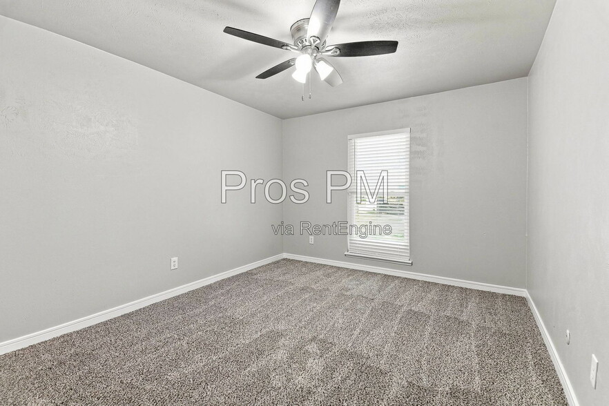 Building Photo - 5281 Reed Dr