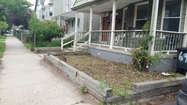 Primary Photo - 69 Henry St