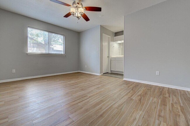 Building Photo - 2109 Singletree Ave
