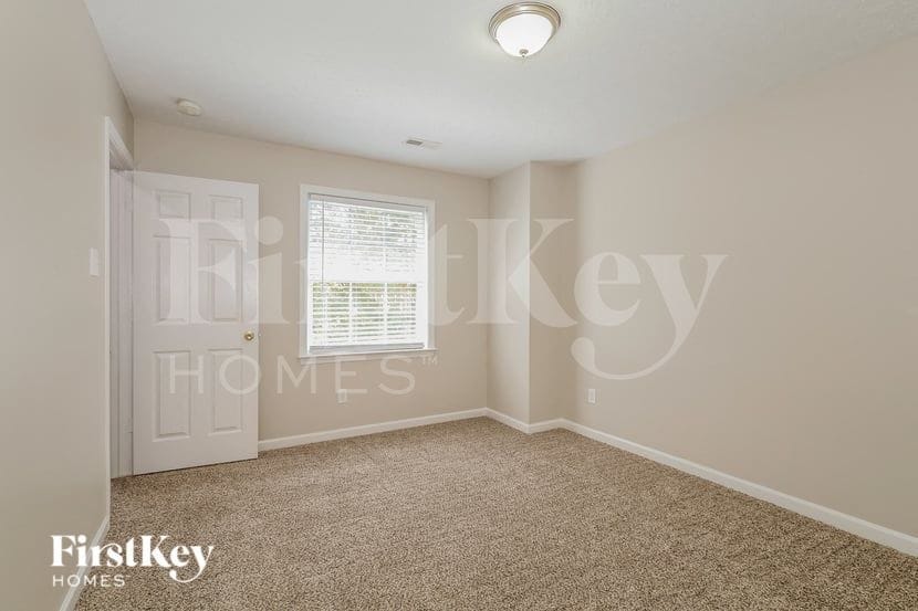 Building Photo - 919 Littleton Dr