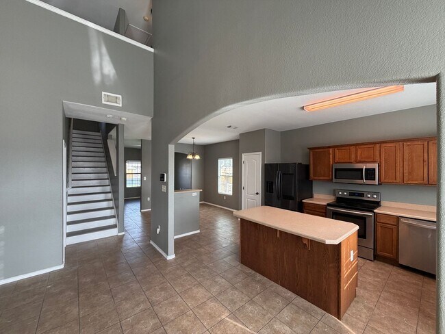Building Photo - TWO STORY 5 BEDROOM 3 BATH HOUSE WITH SPA