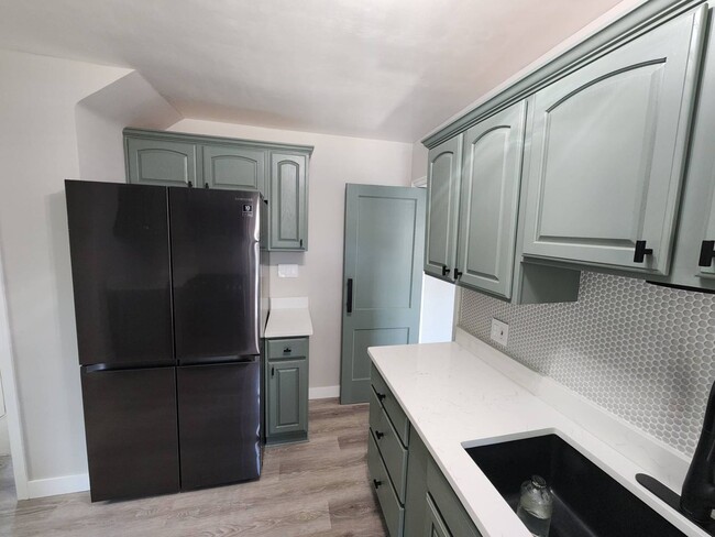 Building Photo - Newly Renovated 3-Bedroom Property in Prim...