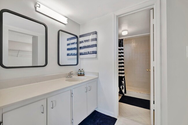 Building Photo - 355 S Ocean Dr