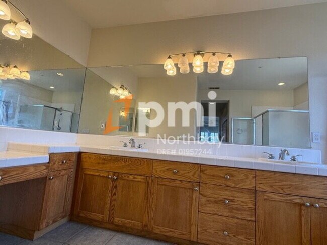 Building Photo - 869 Emerald Hills Cir