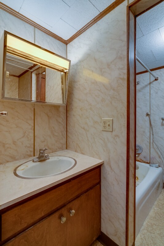 Building Photo - 488 E Main St