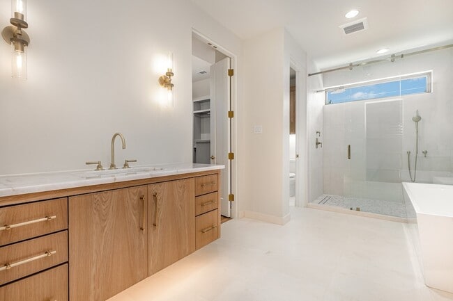 Building Photo - 4203 Normandy Ave