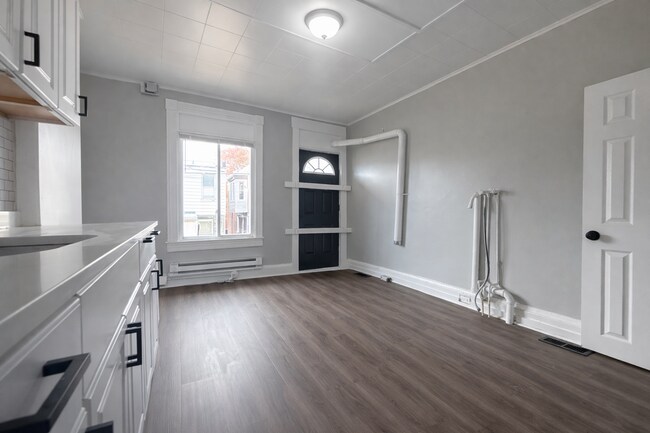 Building Photo - Three Bedroom Home In Baltimore City