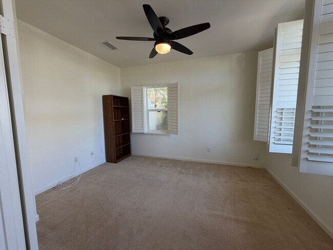 Building Photo - Spacious 4-Bedroom Ewa Beach Home with Den...