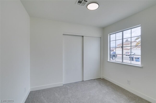Building Photo - 598 Jackson Dr