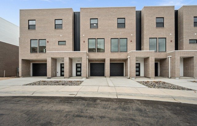 Building Photo - 307 Endurance Cir