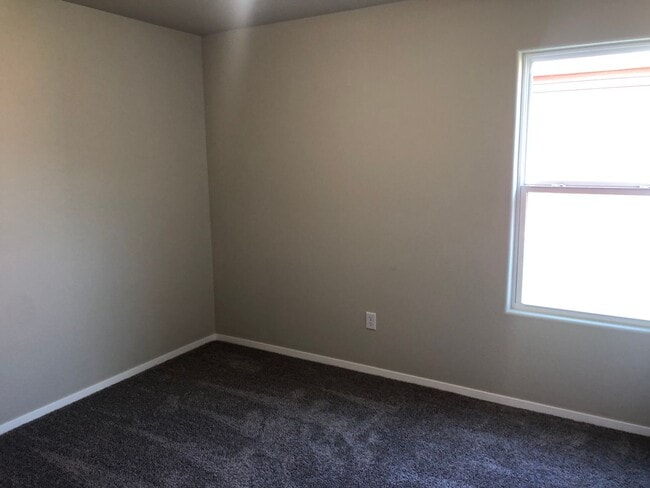 Building Photo - 3 bedroom 2 bath in Fayetteville minutes from Downtown