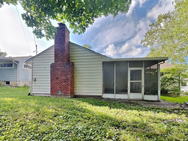 Building Photo - Charming 3-Bedroom Home with Sunroom, Fireplace & Garage in Kansas City, MO!