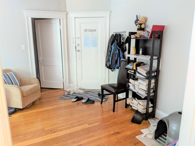 Building Photo - 1 Gray St