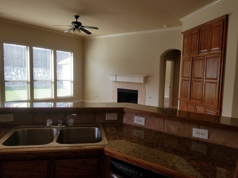 Building Photo - 552 Palomino Way