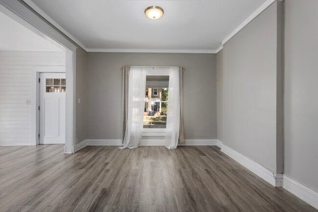 Building Photo - 915 E 29th St