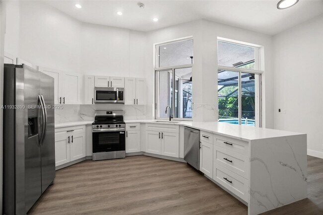 Building Photo - 2611 Oakbrook Ln