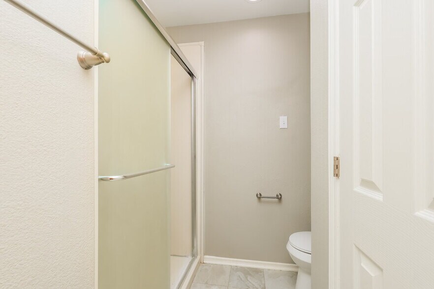 Building Photo - 24214 Silver Maple Dr