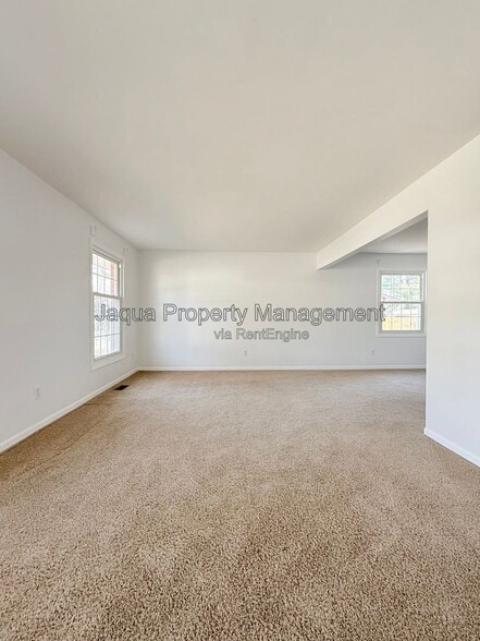 Building Photo - 2383 Quincy Ave