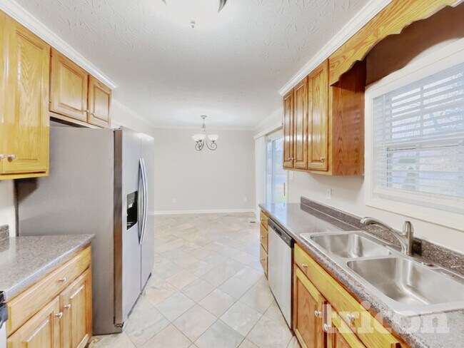 Building Photo - 146 Abbey Rd