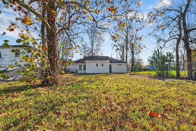 Building Photo - 7437 Bywood St