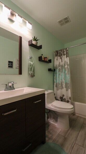 Building Photo - 2321 Plum Ct