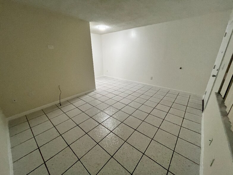Building Photo - 2260 W 53rd Pl