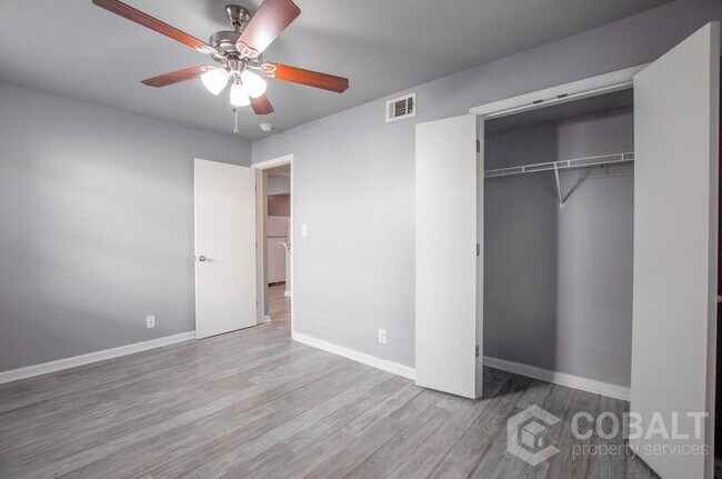 Building Photo - 271 Glen Iris Dr NE