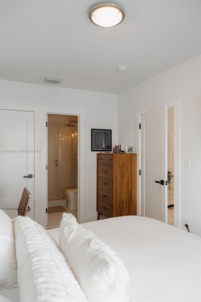 Building Photo - 3205 SW 68th Ave