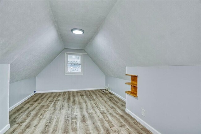 Building Photo - 1070 Gravel Rd