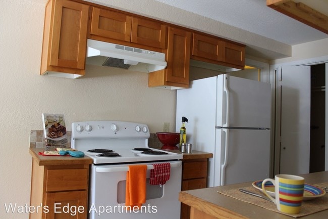 Building Photo - Water's Edge Apartments