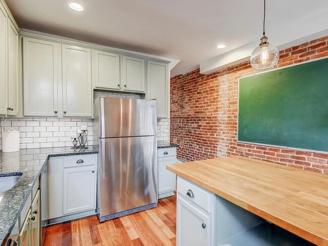 Building Photo - 2721 Miles Ave