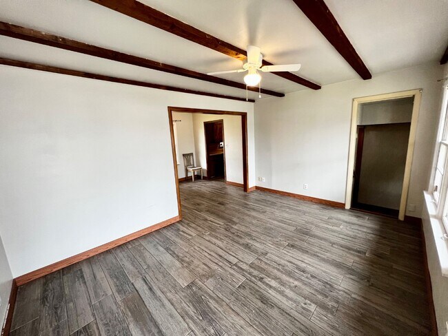 Building Photo - 2520 SW 45th St