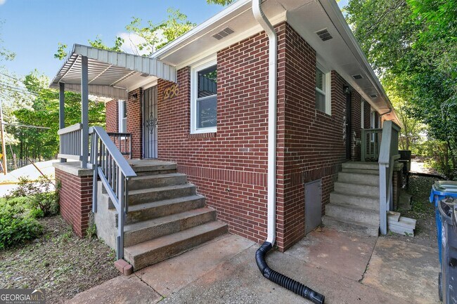 Building Photo - 2036 McPherson Dr