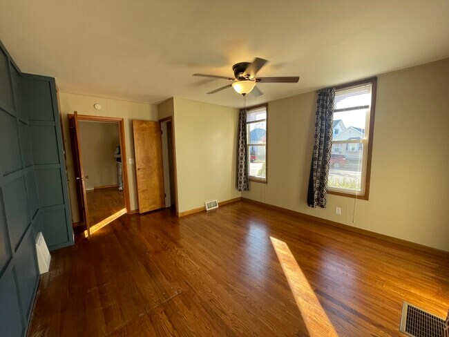 1st Bedroom - 556 E 5th St