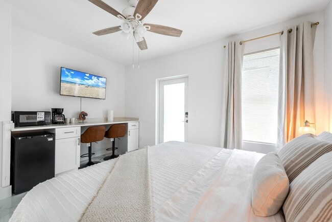 Building Photo - 408 NW 13th Ave