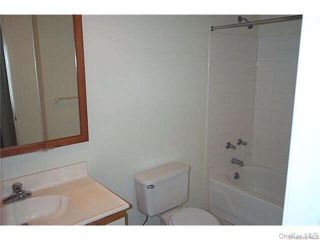 Building Photo - 39 The Knolls