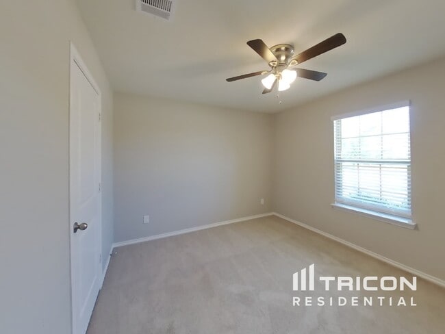 Building Photo - 2514 Henley Dr