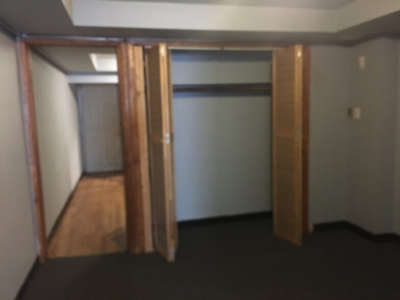 Building Photo - 100 Vana Dr