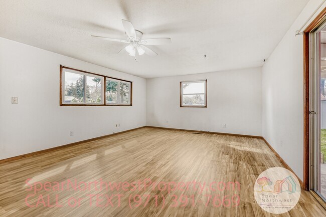 Building Photo - 9515 SE Stanley Ave