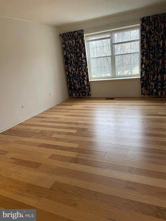 Building Photo - 18 Pond View Dr