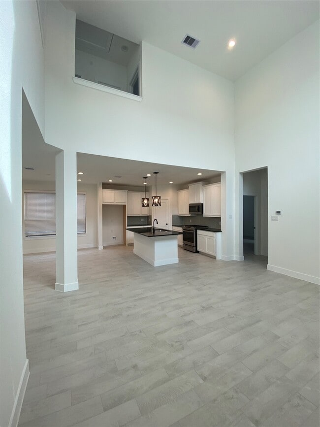 Building Photo - 31323 Balsam Hawk Ln