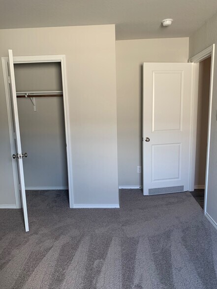 Bedroom 2 Closet - 5943 Autumn Palms