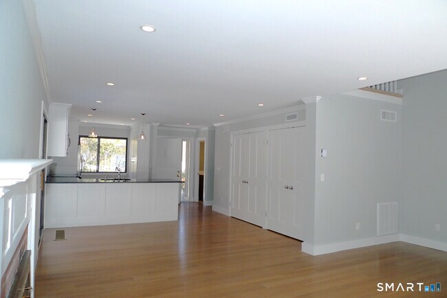 Building Photo - 342 Heritage Vlg