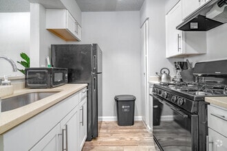 Building Photo - The Howard