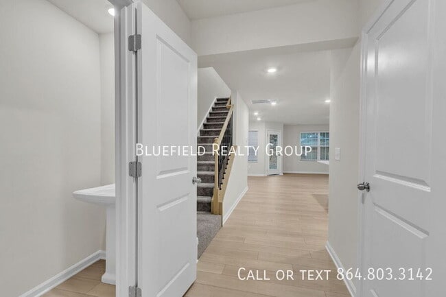 Building Photo - 808 Harper St