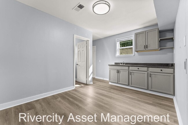 Building Photo - 1622 Elvis Presley Blvd