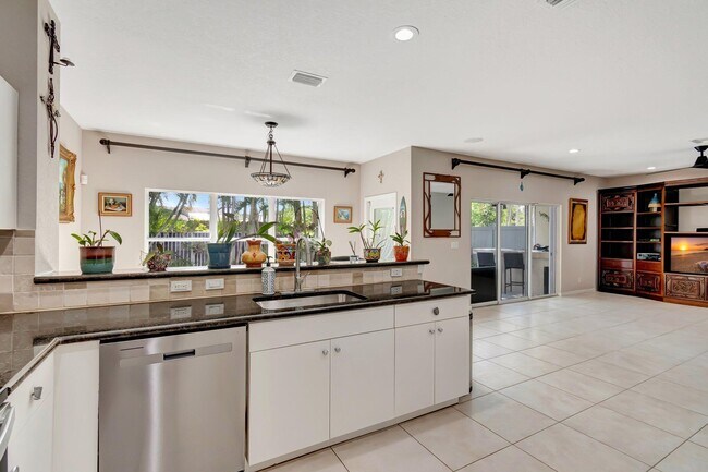 Building Photo - 6788 Hendry Dr