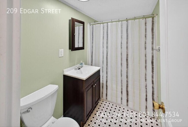 Building Photo - 209 Edgar St