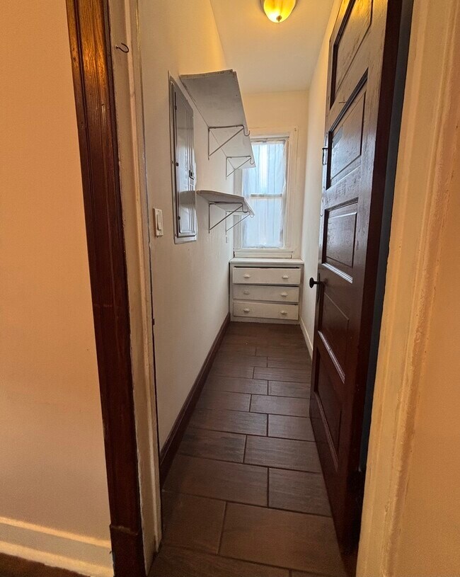 Building Photo - 3133 N Richmond St